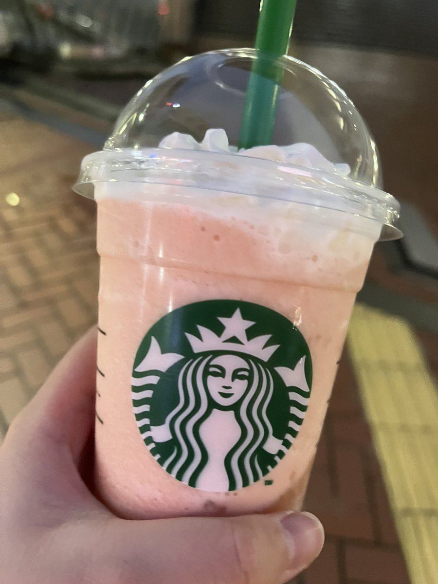 goodikisugi's tweet photo. 放課後スタバとかいうJD仕草をかましてしまった　店員さんにめっちゃ話しかけられて恥ずかしかったてかスタバ高すぎやろこんなんラーメン食えるやん https://t.co/CmlLEYrzIn