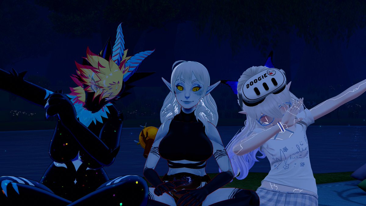 MevolieWhite's tweet photo. La semaine derniere il s'est passer quelques petites chose pas mal de petites choses ! Decouverte d'un galerie d'art avec @NenlysTheLamia et @myshakii_ , retour en enfance avec @Mevennuss et feter Tanabata avec les copaaiiiing !
#vtuberfr #vrchat #vtubervr https://t.co/6PivXdTALi