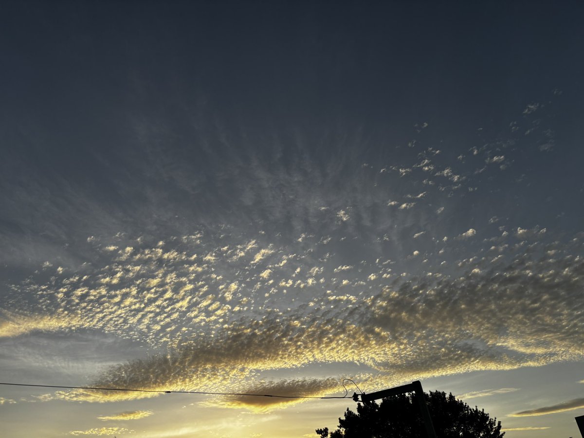 marble1218's tweet photo. やさしくて、おだやかな夕空。 https://t.co/Hf3pntnDJV