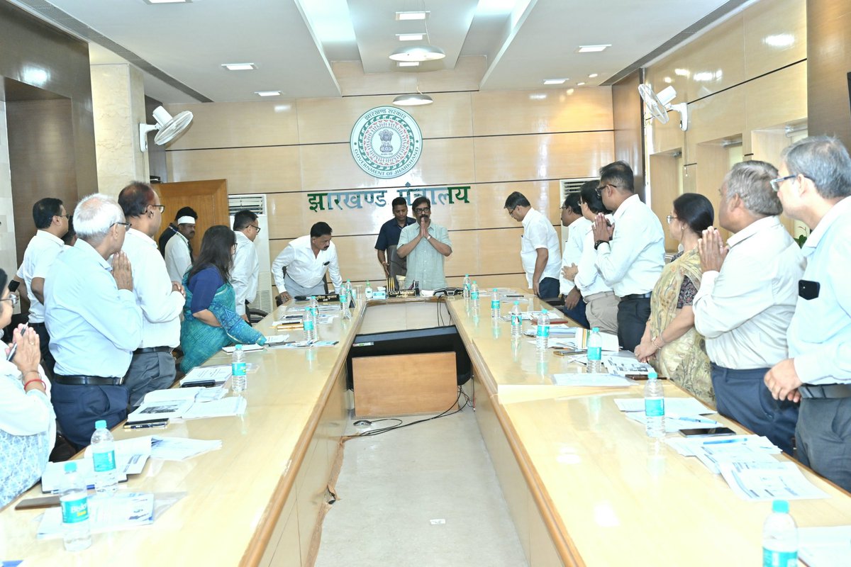 prdjharkhand's tweet photo. Shri @HemantSorenJMM directed officials to modernize higher and technical education in Jharkhand in line with global standards. He also emphasized ensuring that the Guruji Student Credit Card (GSCC) Scheme reaches every eligible student, expanding access to quality education. https://t.co/idccijjXlq