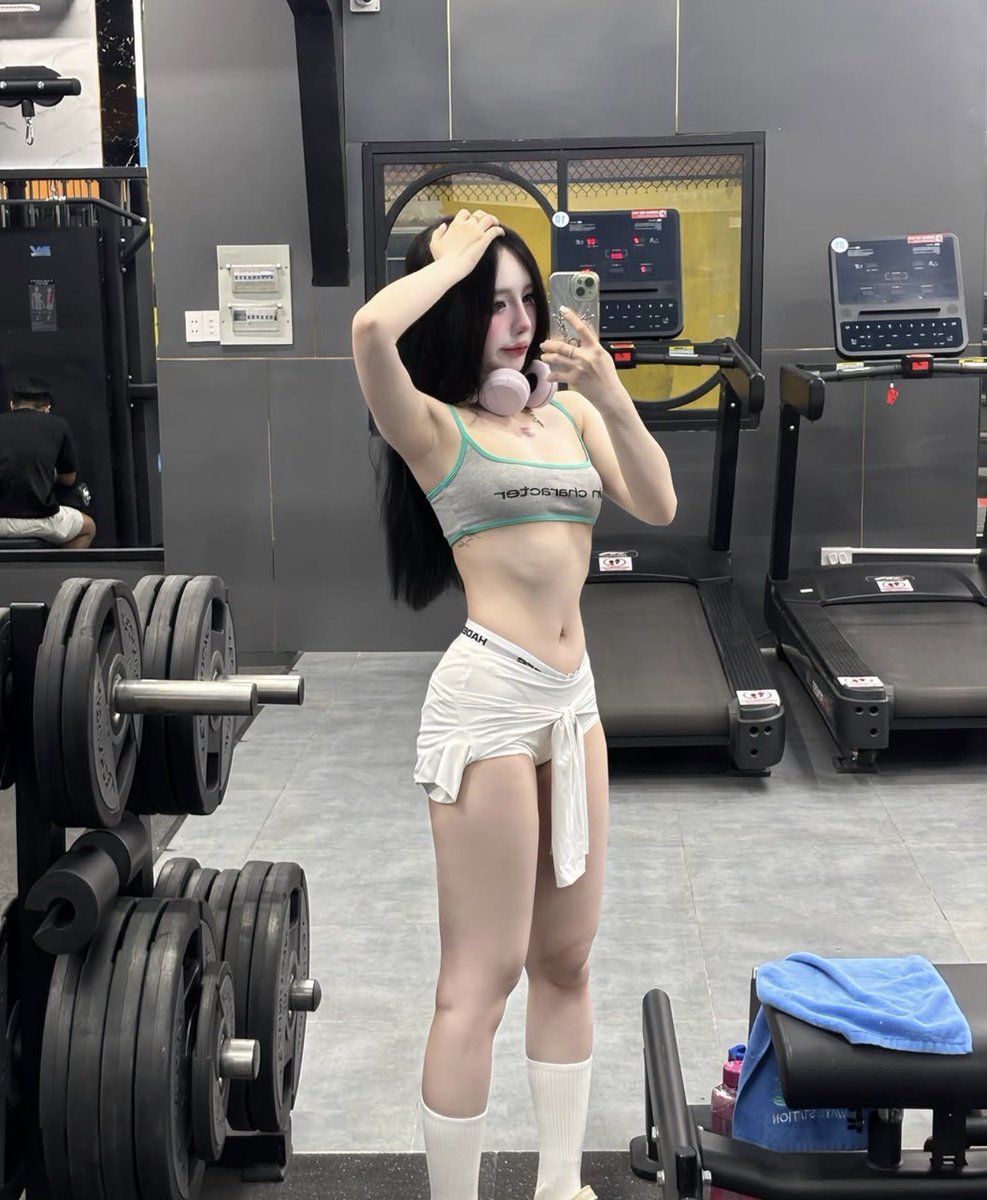 mthu_1c's tweet photo. SG ai đi tập gym chung không :))
Cần lắm 1 anh đỡ tạ hộ https://t.co/9uYKApIlV7