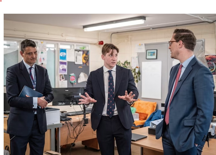 LOS_Fisher's tweet photo. Meet the 22-year-old Harvard drop-out bringing AI to the public sector 

William Tarr is among 30 new ‘No 10 innovation fellows’ on ‘tours of duty’ - and salaries of up to £200k  - on Whitehall

Last summer he was living in San Francisco running his $3 mn-valued start-up when he spotted a maths puzzle placed in the @FT by the Cabinet Office as part of a talent search...

By autumn, he’d moved back to the UK and was building bespoke AI solutions for HMP Elmley on the Isle of Sheppey

He’s joined the ranks of data scientists and engineers introducing cutting-edge tech to Whitehall and beyond

My dispatch 👇

https://t.co/kwe0Hfjrs3