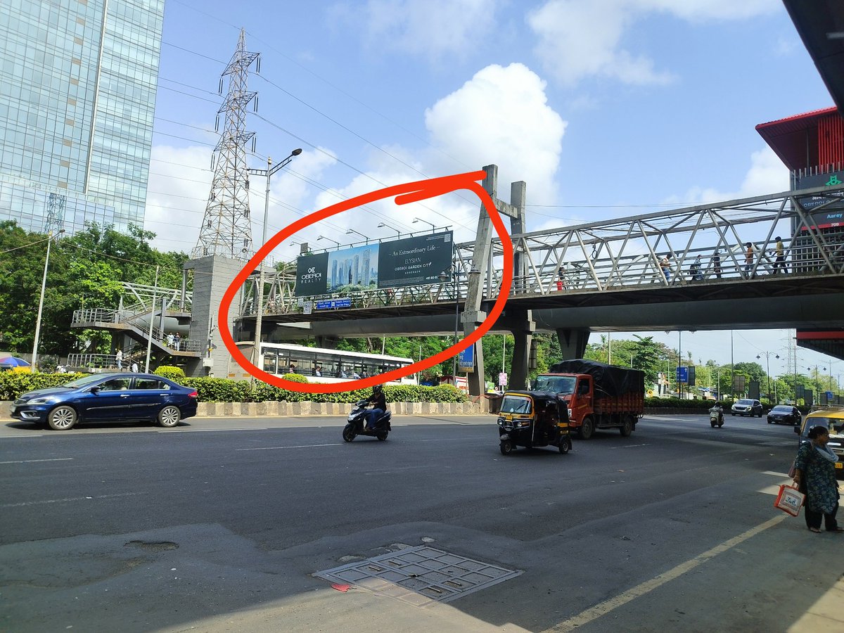 shaileshydv's tweet photo. @mybmc This hoarding is installed at foot over bridge on western expressway near Aarey Metro Station. When we already seen so many cases of hoarding falling and killing people then why we are allowing it? https://t.co/m8sbf5fqof