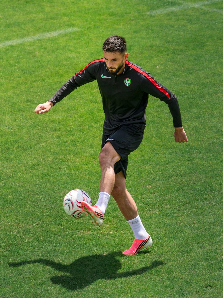 amedskofficial's tweet photo. Günün Antrenmanı📸
💚❤️
Rahênana Rojê📸 https://t.co/yJcdgWtOwZ