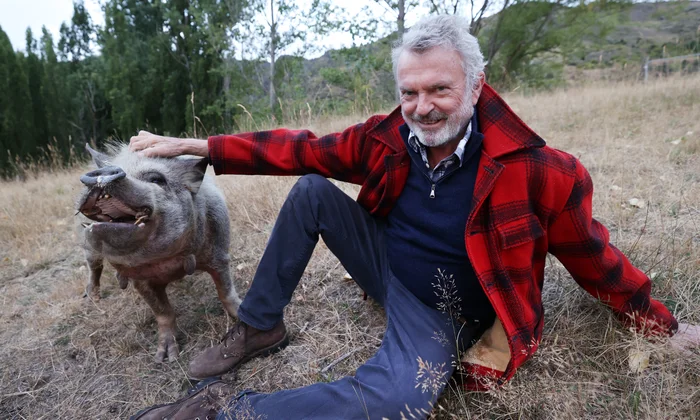 Goji_Saurus's tweet photo. A lot has been said about Sam Neill's incredible acting and the impact he left on all of us as Alan Grant, I also just want to mention that after Jurassic Park's huge success he... Started an organic vineyard and kept animals around. Just a pure soul https://t.co/mVb6K9vaCm