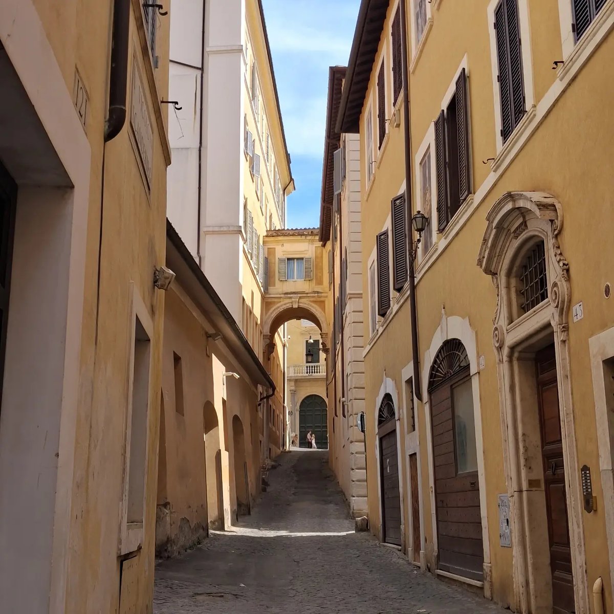 PiccoloArancio's tweet photo. I dintorni del nostro ristorante 🤩
📷 vanillavany
#Roma #VicoloScanderbeg #Trevi https://t.co/QRVf3zZokP