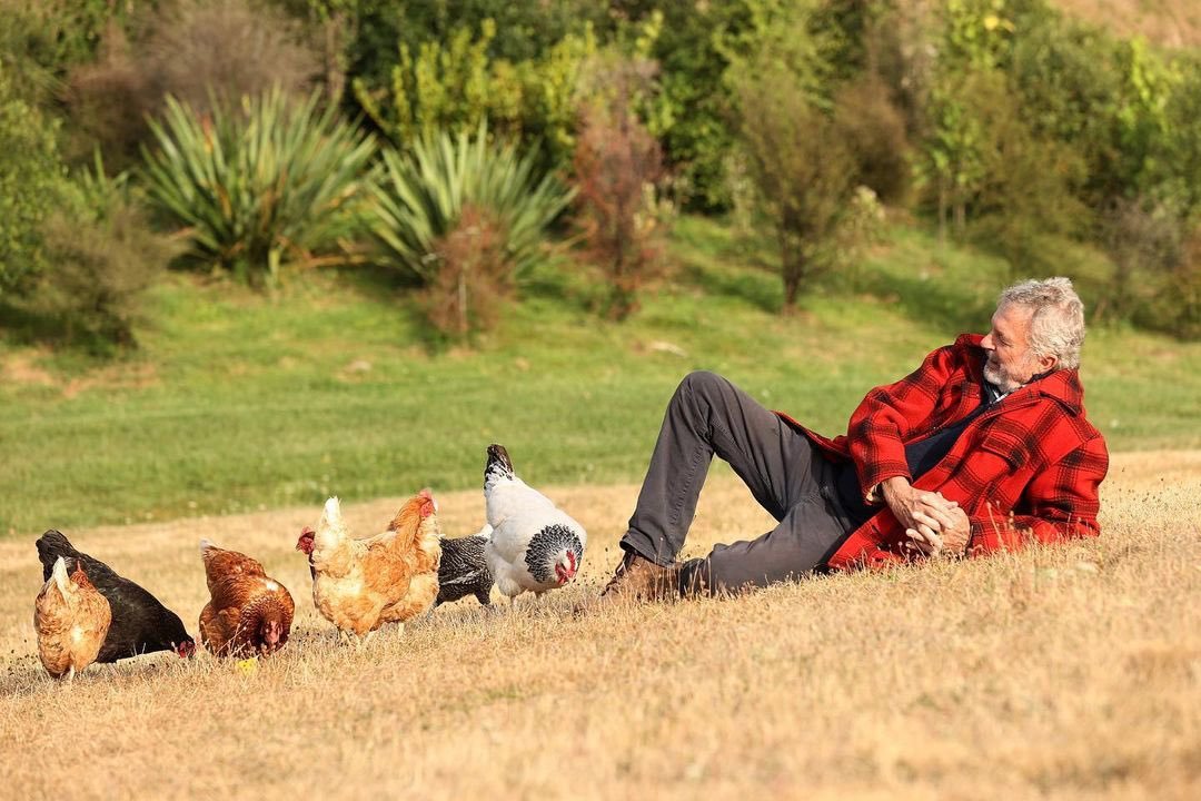 Goji_Saurus's tweet photo. A lot has been said about Sam Neill's incredible acting and the impact he left on all of us as Alan Grant, I also just want to mention that after Jurassic Park's huge success he... Started an organic vineyard and kept animals around. Just a pure soul https://t.co/mVb6K9vaCm