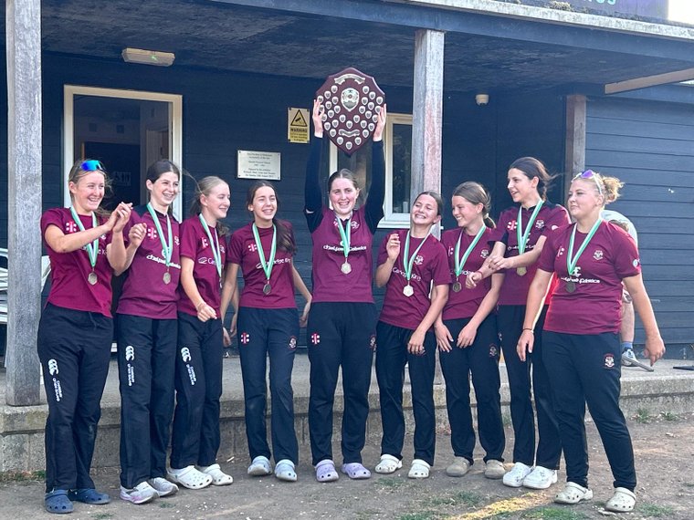 HarpendenCC's tweet photo. Huskies Light Up HJCL Finals Day #Pitchero
https://t.co/3cGotdiuNm https://t.co/Egl5TMdNs9