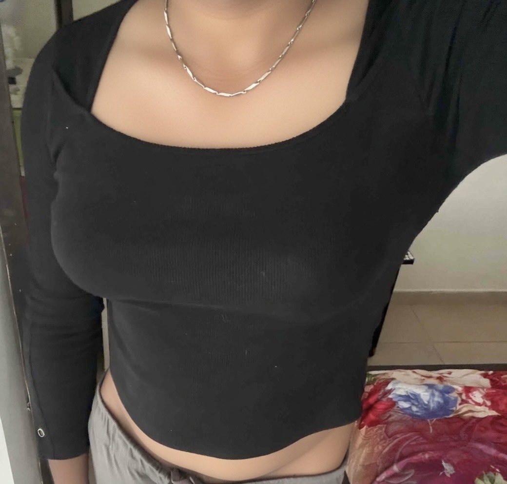 Sheelucrossy's tweet photo. Want to be a female from my deep bottom of my heart, so the elegance shows in pic too (may be)..??

Which one you like darlings? 

Hip chain and navel ring - my new favourites 💞😍❤️🥰💥

As usual used AI to clean my body. But I love my OG body which is always 🔥☺️😇 https://t.co/oSMaaNJIZg