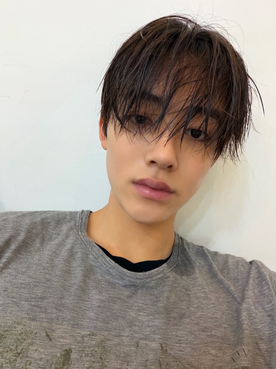 eomgenius's tweet photo. THE HAIR 😭😭😭 https://t.co/6SMm7UD9hU