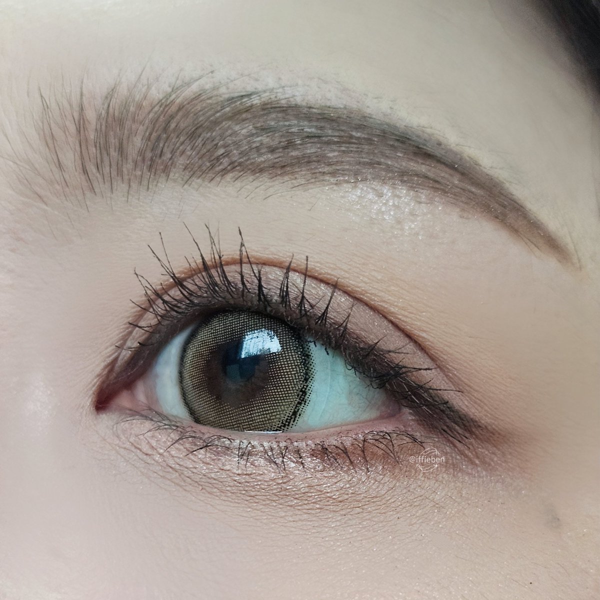 iffieben's tweet photo. มาสคาร่าคิ้ว OUKEYA เห็นขึ้นฟีด ใน ตต เลยสั่งมาลอง สีสวยมากกก ปัดง่าย ติดทน ไม่เป็นก้อน ล้างออกก็ง่าย แล้วราคาไม่ต้องพูดถึง หลักสิบ โคตรจะเริ่ด ในรูปใช้สี 04 น้ำตาลเทาฮะ https://t.co/fNhxAot5tg