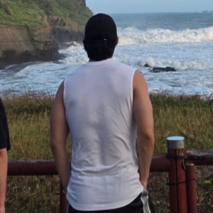 _wonuwo's tweet photo. BUMANGON KAYONG LAHAT MAY UPDATE NA KAY CHEOL!!! TANGINANG BRASO YAN MAS MALAKI PA SA ULO KO! JUSKO PO ANG LIKOD!!!! https://t.co/04JXW8UbHT