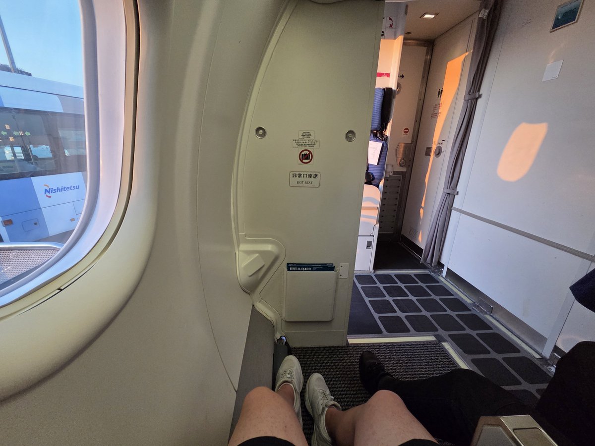 maple_16925's tweet photo. ボンQで宮崎へ帰ります✈️𓈒𓂂𓏸
今日の福岡はめちゃくちゃ晴れ！
ちょうど夕暮れ時なので、美しい空を眺めながらのフライトになりそう💝
運良く最前列を取れたのでめちゃ足元広い！

2026/7/13
オリエンタルエアブリッジ(ORC/OC)🇯🇵
Bombardier DHC-8-402Q JA848A ＜Q84＞
OC71 FUK✈KMI
#Nowboading https://t.co/HjY1n63xaj