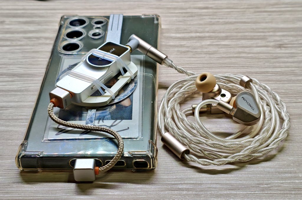 皆様こんばんは🌌 今夜のお供は IEM ➠ TANCHJIM FISSION CABLE