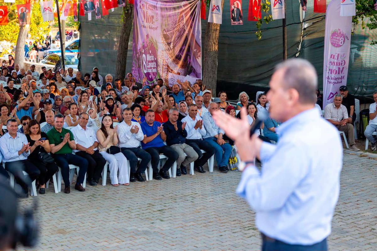 ozanvaral's tweet photo. Silifke Çaltıbozkır'dan toprağa emek verenlerin alın teri, Mersin’in en güzel kokusuna dönüşüyor.

8. Lavanta Hasat Şenliği’nde vatandaşlarımızla bir aradaydık.

Mersin Büyükşehir Belediye Başkanımız Sayın Vahap Seçer öncülüğünde küçük üreticilere dağıtılan lavanta fideleri, topraklarımıza bereket oluyor.

Yaşama umut, geleceğe değer katmak için durmaksızın çalışacağız.