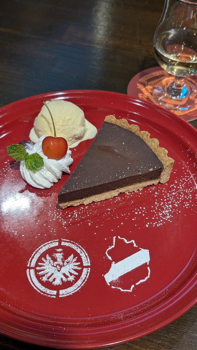 masa43687942's tweet photo. いわきから世界へ
#アイントラハト
#フランクフルト
#いわきFC
#CHEKA https://t.co/ty5nUnZKTl