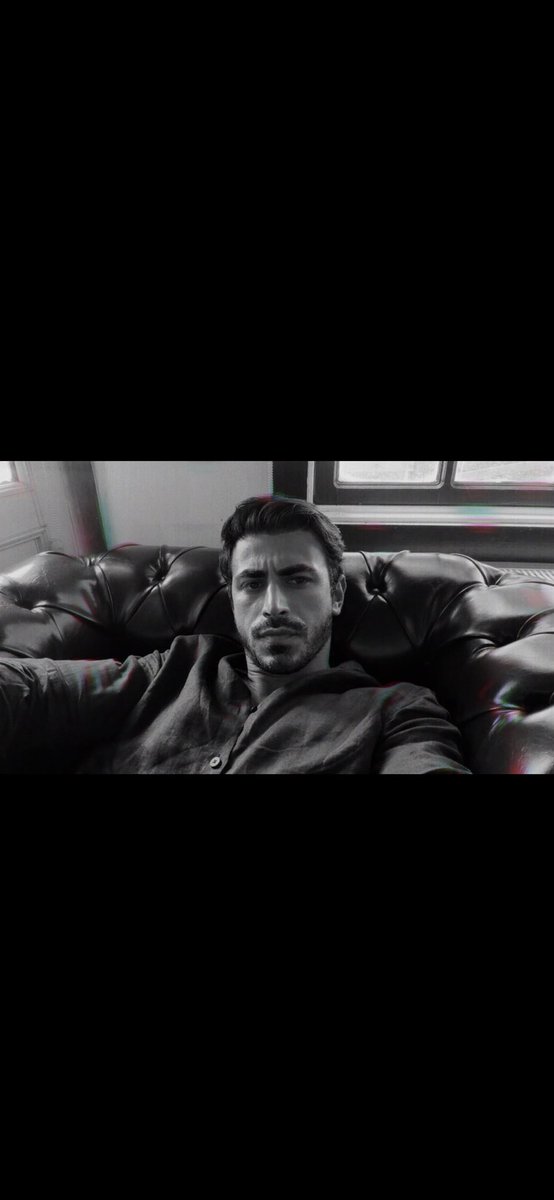 ahylincasm's tweet photo. without her.                    with her.    #Arafta #EminGünenç #MerTeş #Emsu https://t.co/8Ez78WwfYW