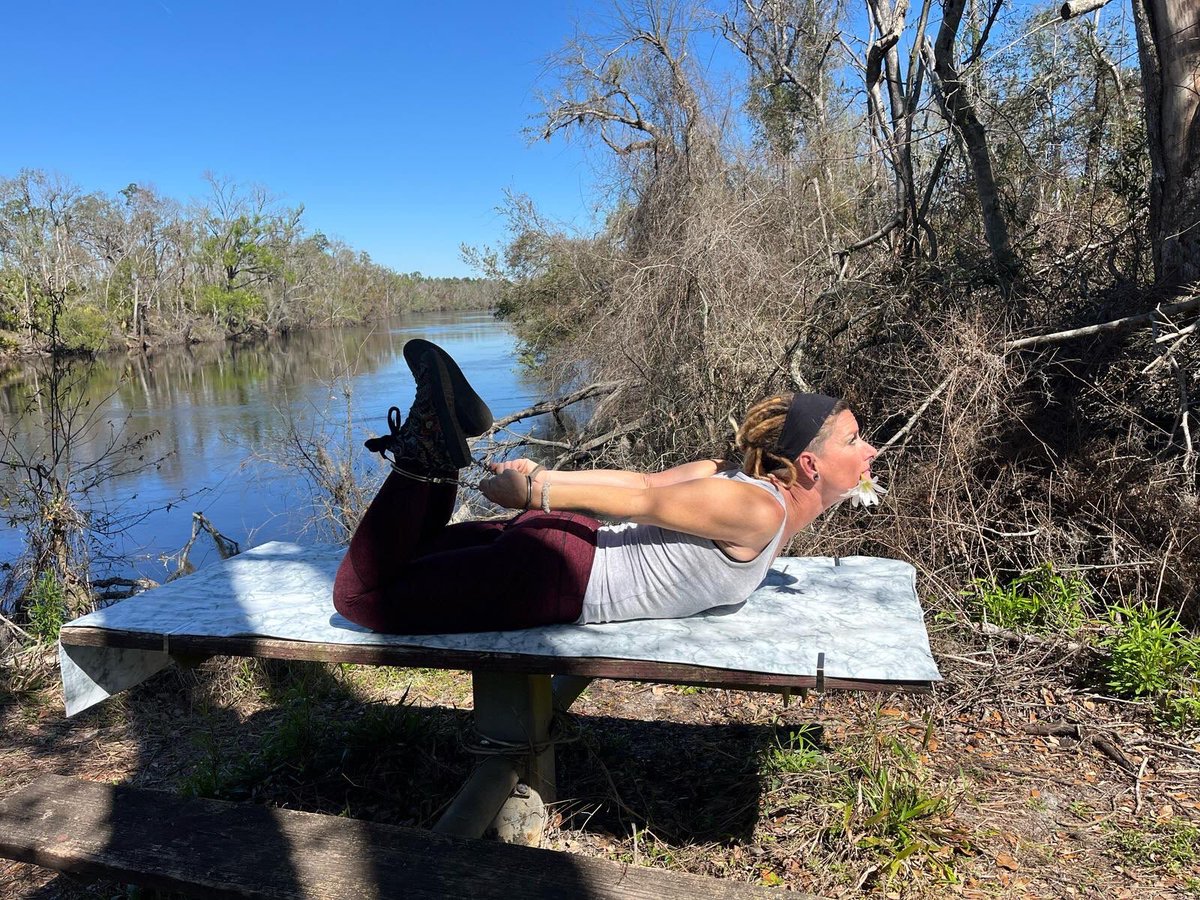 JonnyVixx's tweet photo. @faythonfire,@jonnyvixx

Fayth wants a romantic riverside #picnic, a #hog-cuff she got w a pretty flower #gag too.  #yogapants #bondage #outdoorbondage

https://t.co/PqyvkTaWqT https://t.co/KtcigdDaim