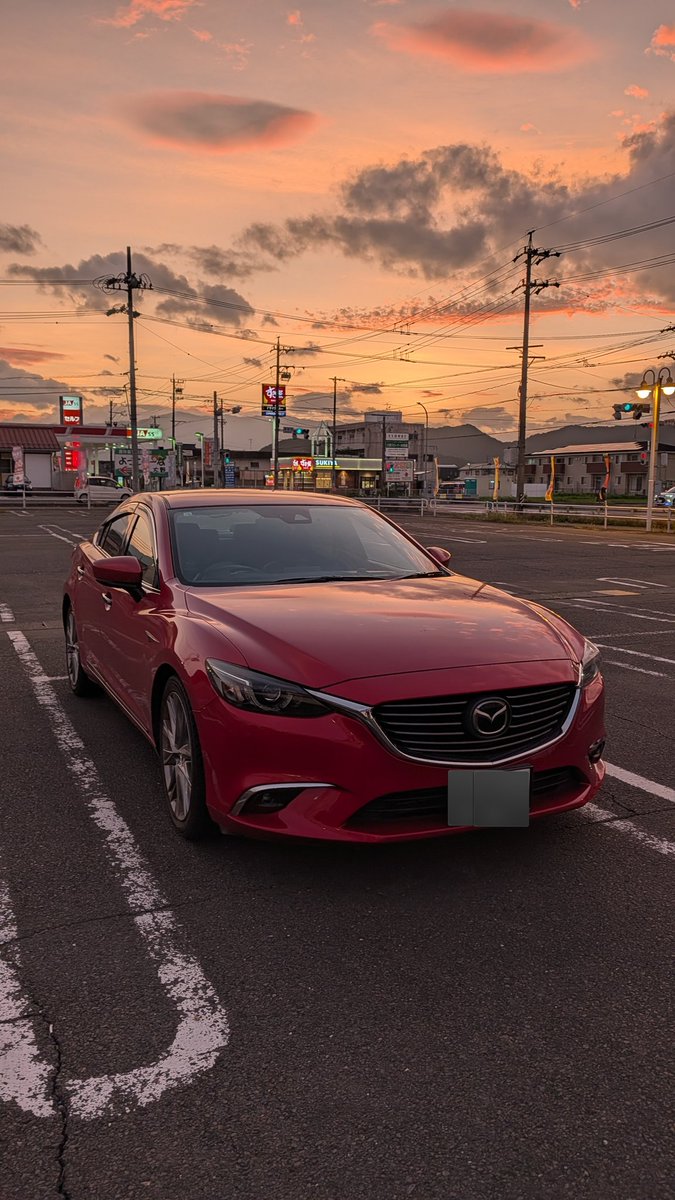 morikawa2040's tweet photo. #MAZDA　#アテンザ
#夕日　
#ソウルレッドプレミアムメタリック

何度見ても飽きないデザイン https://t.co/QzJQV9onDn