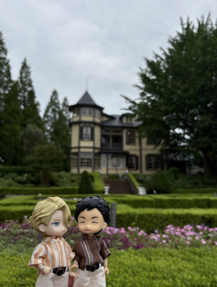 sena_eto201020's tweet photo. 以前から行きたいと思っていた「外交官の家」に昨日、やっと行けました
素敵な館とお庭と…
早速散歩されたふたりも絵になって🖼️
目の保養になりました✨
#うちのねんりちゃさん https://t.co/g0KMZkE7Uu