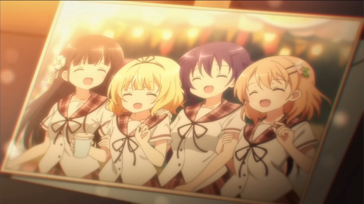 ankoromoch2678's tweet photo. チノちゃんって酔った時全員にお姉ちゃんって言って甘えるくらいには年上組の事全員大好きだから、４人が幸せそうなこの瞬間は撮っときたかったし伝えたかったのかな…… https://t.co/sX5FHTzzt0