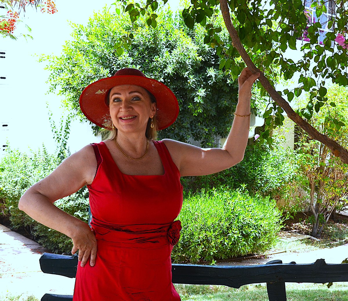 MariaOldModel's tweet photo. Aging like a luxury resort: fully booked and worth every penny. https://t.co/zK8mwrl6SY