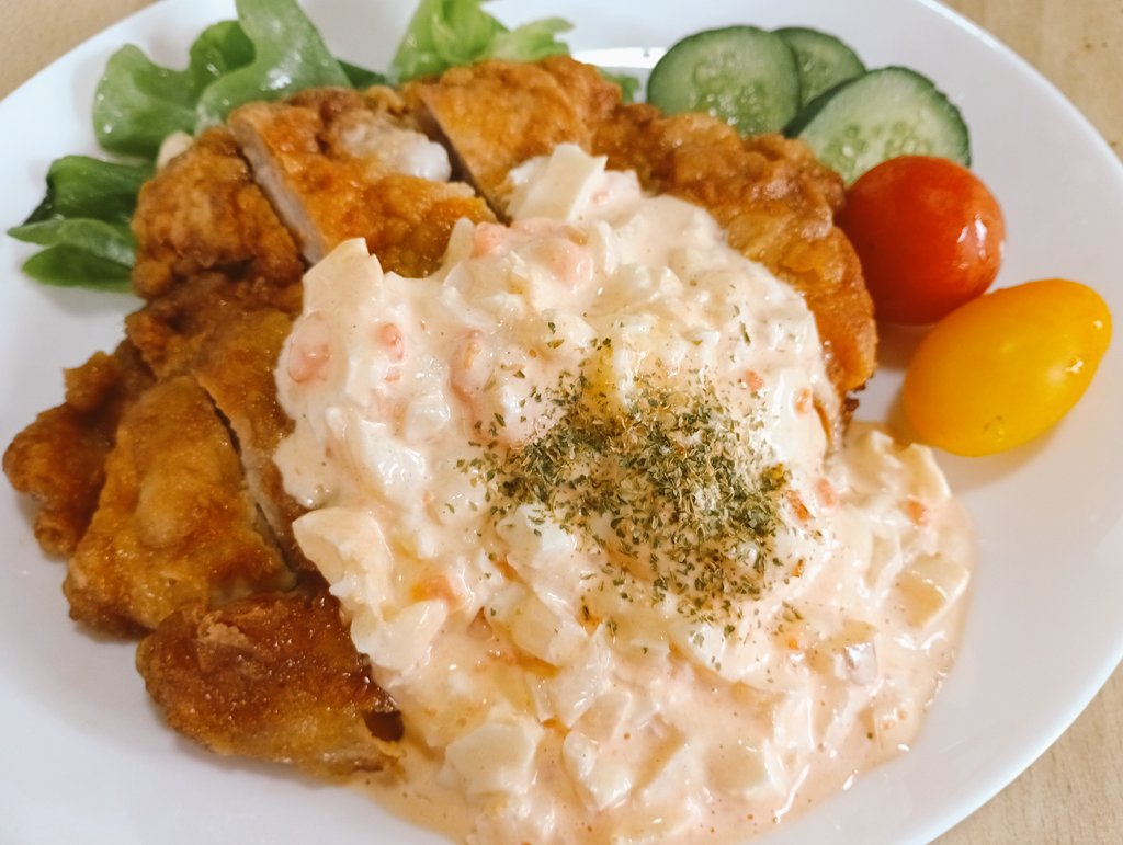 airu440's tweet photo. こんばんは✨
フォロワーさんのポストを見て、
少し時間が空いちゃいましたが、
チキン南蛮を作りました🐔
結構自信作です😋
体調崩されてる方が増えてて心配ですが、
お大事になさってください😌
#おうちごはん https://t.co/l9UXFIwSTC