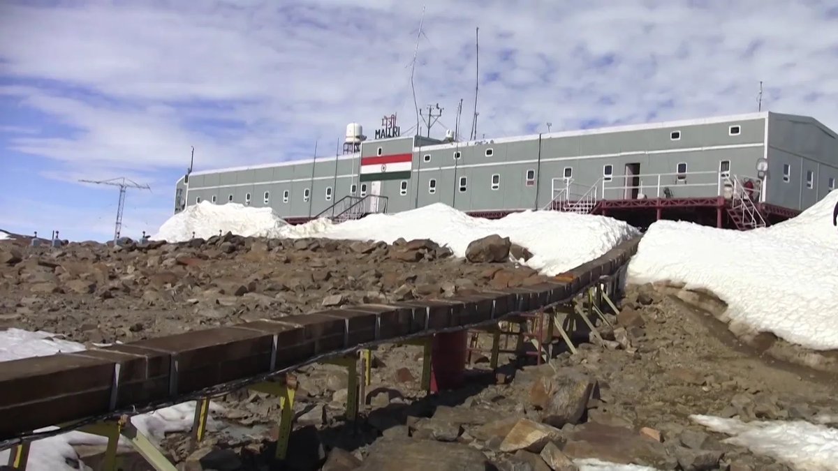 mohitlaws's tweet photo. India 🇮🇳 established 3 bases in Antartica:

>Dakshin Gangotri in 1983
>Maitri established in 1989
>Bharati Commissioned in 2012

All under Congress-led governments at the Centre. https://t.co/91UZgbLOvB