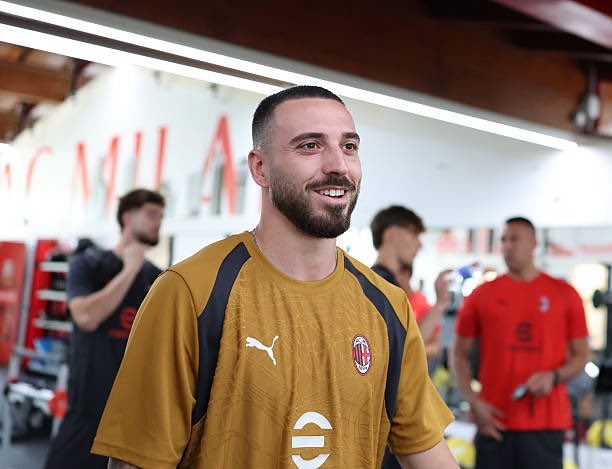 MikyMusumeci's tweet photo. Le prime immagini dei test di questa mattina ❤️🖤

@ACMilanInsideit  

#ACMilan #ACMilanInside https://t.co/uxx7APgBXR