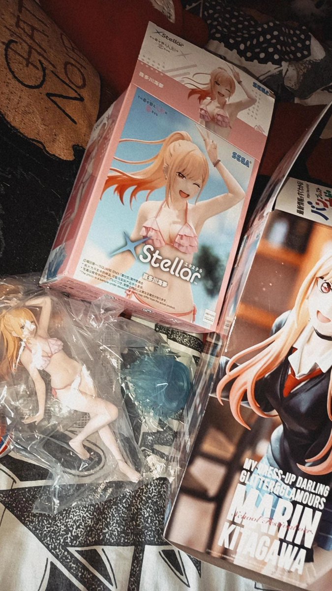 KC_Naoja's tweet photo. J'ai craqué y'a un peu plus d'une semaine et elles sont enfin arrivées 🥹
(C'est surtout la school festival version qui me faisait de l'oeil, du coup j'ai eu une belle réduc sur les deux 😹)

#kisekoifigures https://t.co/tpnF2LKK1e