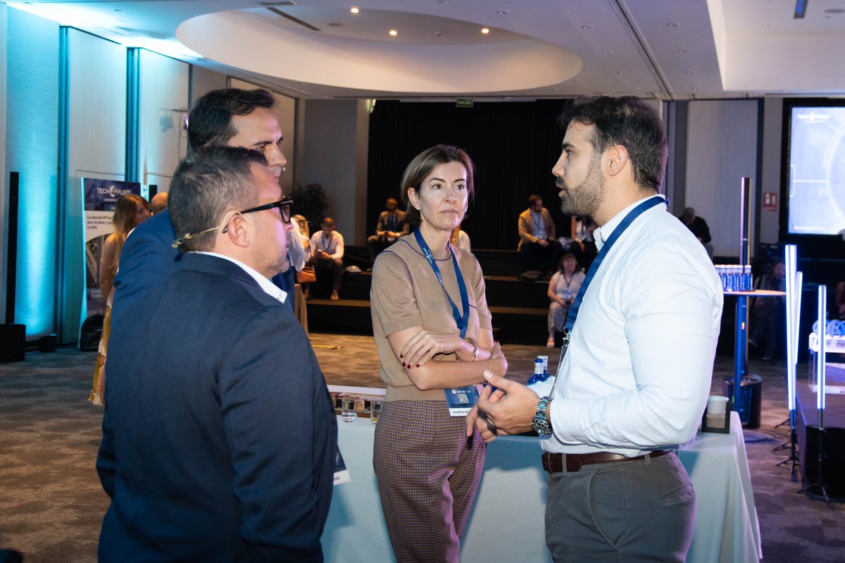 tech4fleet's tweet photo. Esa es la razón por la que seguimos apostando por un formato donde las conversaciones tienen tanto protagonismo como el contenido del escenario. 💙

#Tech4Fleet2026 #Fleeters #GestiónDeFlotas #MovilidadProfesional #LaSalaDeControl https://t.co/h6ZPnl7t50