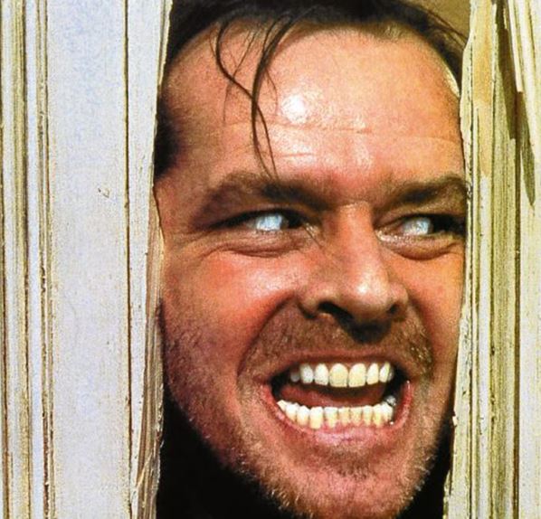 Rafael_Narbona's tweet photo. SANTIAGO SEGURA ANUNCIA UN REMAKE DE "EL RESPLANDOR" CON MAR EN EL PAPEL DE JACK NICHOLSON

Santiago Segura ha celebrado la idea de Amenábar de realizar un remake de El Exorcista con Díaz Ayuso en el papel de la niña endemoniada y ha reconocido que le inspirado la idea de rodar una versión de El resplandor con Miguel Ángel Rodríguez en el papel de Jack Torrance, el psicópata interpretado por Jack Nicholson: "Torrance pretende escribir un libro durante su estancia en el hotel, pero solo es capaz de teclear una y otra vez en su máquina de escribir: 'Tanto trabajo y nada de juegos vuelve a Jack un chico aburrido'. En mi versión, la frase será diferente. MAR escribirá compulsivamente 'Sánchez va p'alante'. Creo que los espectadores se cagarán de miedo. Pediré que los acomodadores repartan bolsas para vomitar o incluso pañales. Con estos remakes, el cine español se convertirá en un fenómeno global".

NARBONA TODAY
Solo publicamos noticias rigurosamente falsas.