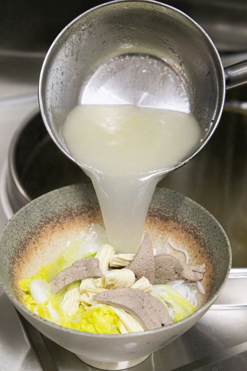 ABiteofFuzhou's tweet photo. 🍜 A Local Favorite in #Fuzhou! A steaming bowl of #Fuzhou Laohua paired with crispy Fuzhou snacks is the perfect way to discover the flavors of Fuzhou. 🥢Delicious, affordable, and a #MustTry for every #foodie!
#FuzhouLaohua #FuzhouCuisine #ABiteofFuzhou #ChineseFood #yummy https://t.co/CTfNdwQpmD