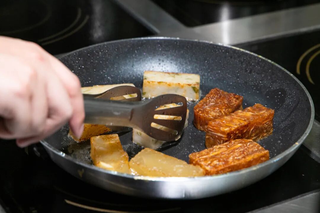 ABiteofFuzhou's tweet photo. 🍜 A Local Favorite in #Fuzhou! A steaming bowl of #Fuzhou Laohua paired with crispy Fuzhou snacks is the perfect way to discover the flavors of Fuzhou. 🥢Delicious, affordable, and a #MustTry for every #foodie!
#FuzhouLaohua #FuzhouCuisine #ABiteofFuzhou #ChineseFood #yummy https://t.co/CTfNdwQpmD