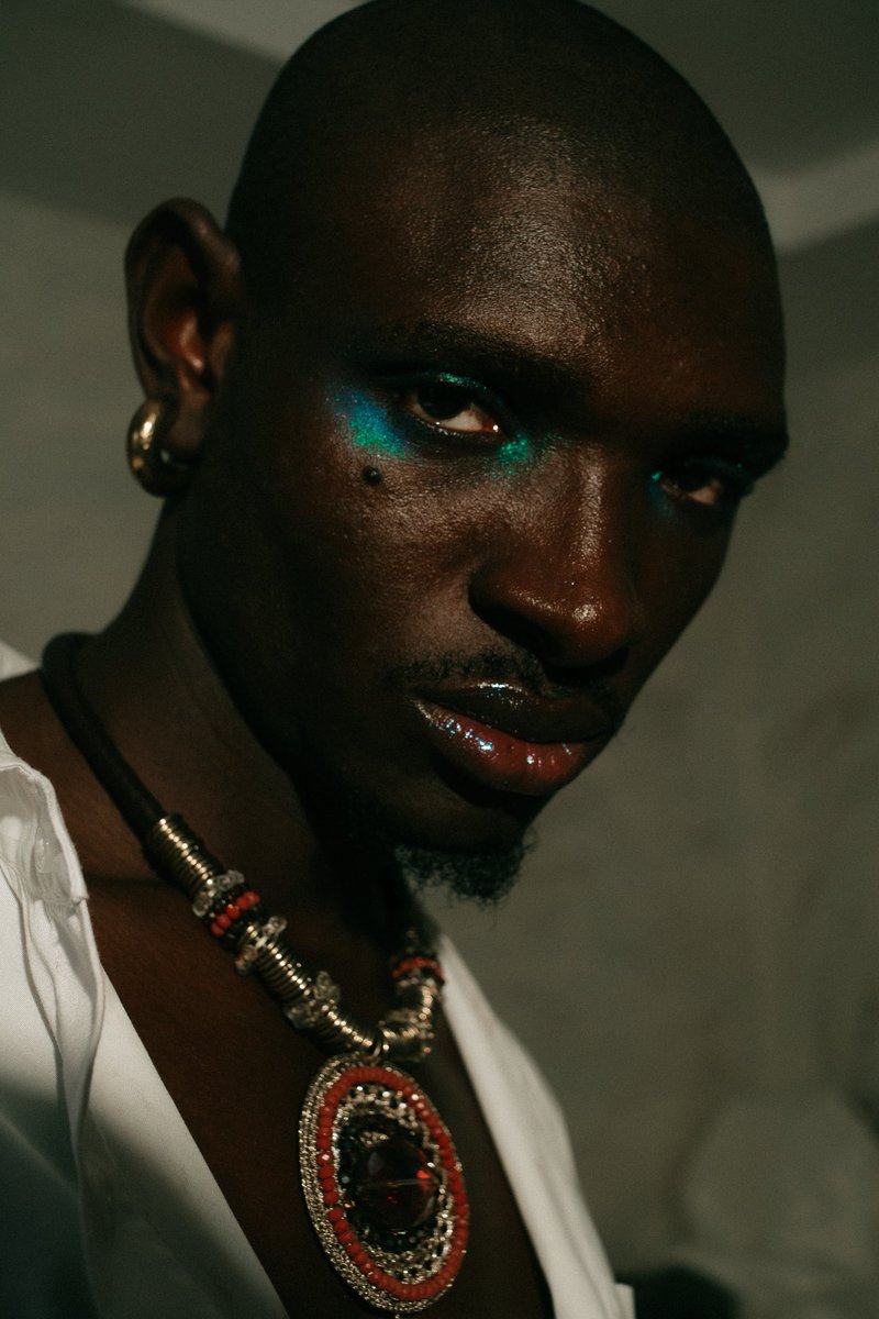 Fatshionistaa's tweet photo. Test shoot at home with Alecks
…….
Photography and creative direction @Fatshionistaa 
Styling/makeup by me. 
Muse- @AlecksAdjah https://t.co/Krutujlf6G