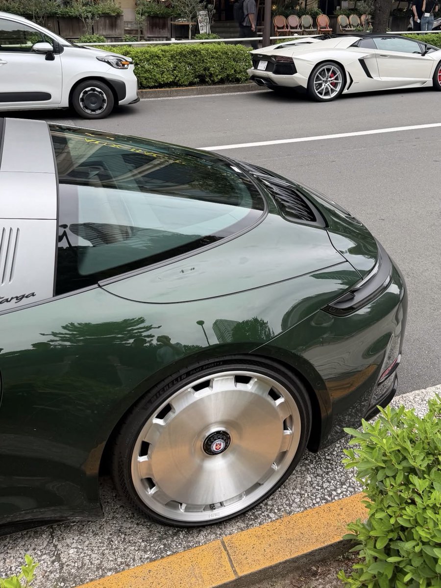 nodan_anoda's tweet photo. ポルシェ 911 タルガはオシャレだし、松田翔太はイケメンだしでやばい🥹 https://t.co/po5HGU4Zj2