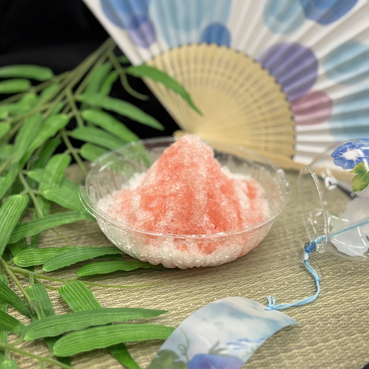 cuc_cafepro's tweet photo. 【商品紹介🍴】
フード①
『いちごふわ雪』(300円)

甘酸っぱい、夏の定番🍓
ふわふわの氷に広がるいちごの甘酸っぱい味わい。
見た目も可愛い、夏にぴったりのいちごのかき氷です！🍧 https://t.co/tud5SbL9tC