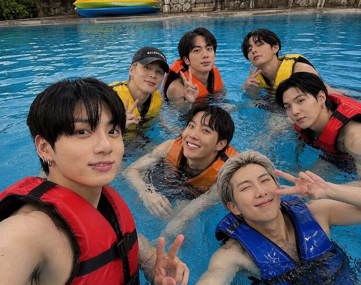 realsugabts100's tweet photo. ARMY 💜🏊‍♂️😂 Be honest… who do you think would start the biggest water fight in this pool? 💦🤣🔥 Drop your answer below 👇💜😜🌊✨
#SUGA https://t.co/h8wMZyoHmP