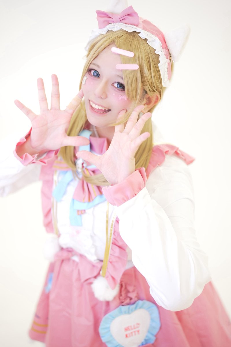 muma_nemu's tweet photo. 〖庭師〗 _エマ・ウッズ_

サンリオコラボ衣装なの！

📸ｻﾏ➤@katsuragi_red 
🏢➤@UnderLand_cos 

 #あるコス
 #あるポス https://t.co/Q9qMVaSqks