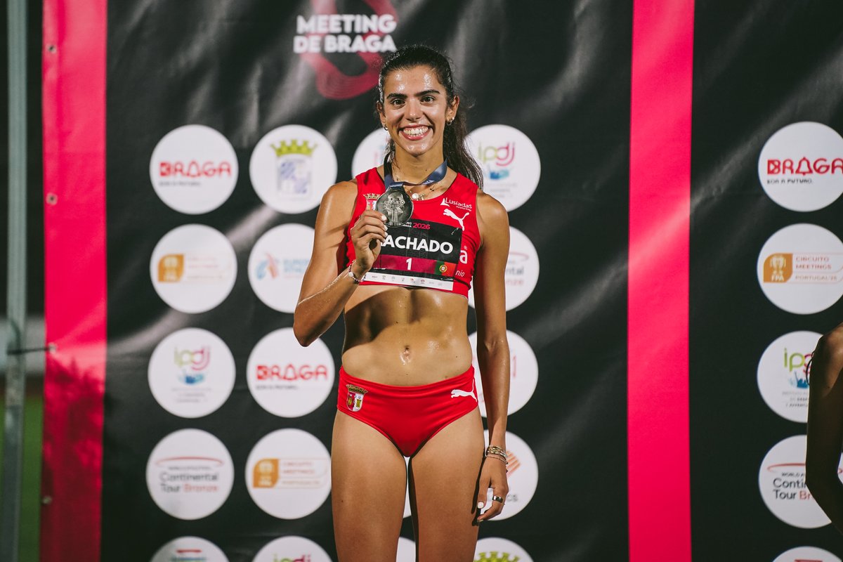 Modalidades_SCB's tweet photo. Competir em casa. Haverá algo melhor que isto? 🏠

Mariana Machado garantiu o 2º lugar na prova de 5000 metros do Meeting de Braga 🏃‍♀️

#AtletismoSCB https://t.co/1J1FCd7YjL