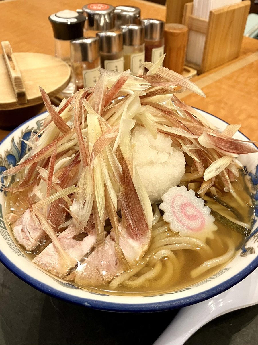 Syogongerion's tweet photo. 舎鈴 クロスガーデン川崎店
　　
【限定】鬼おろし冷かけ🍥🍜🧊
TP→→茗荷ミｮｰｶﾞ×茗荷ミｮｰｶﾞ
　　
『大根おろし』と『ミョーガ』は
動脈硬化や血栓症の予防
高血圧and血糖値対策
活性酸素を抑え生活習慣病から守り
免疫力を高める効果が...ﾊｧﾊｧ😍ﾊｧｧ
 
しかも、超〜うんまうまﾖ💯💯💯 https://t.co/X0mADzSUC3