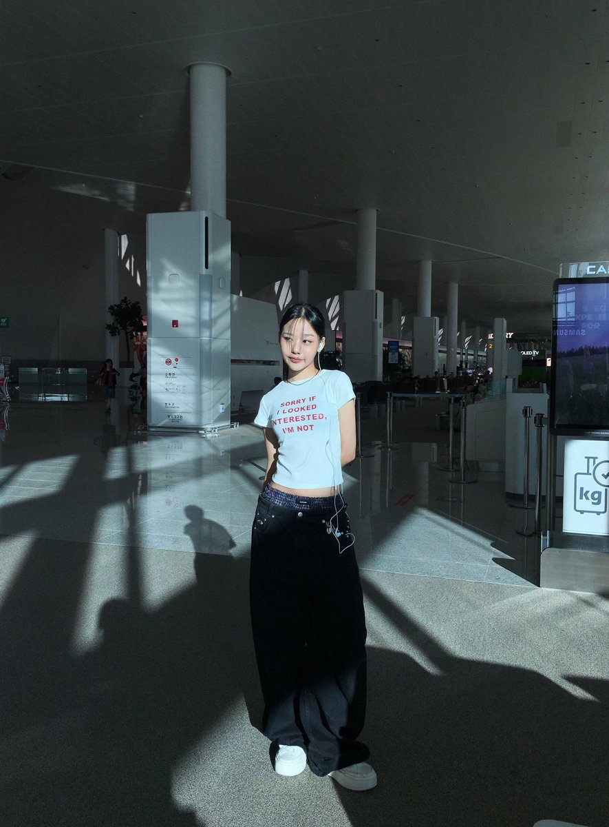 P48472627's tweet photo. ขอขายคนไทยอีกคนที่ไปเป็นเดบิวต์เกาอีกคน 
ยัยน้องชื่อว่า” ปาณ“ ชื่ออังกฤษ “Paan “ 
สัญชาติไทย🇹🇭อายุ 19ปี ยัยน้องทั้งร้อง เต้น มากความสามารถสุดๆ ชีมีความสวย เท่ น่ารัก รวมอยู่ในคนเดียว คือเริ่ดเลยละ ตอนนี้ชีอยู่ในวง vvup อยากให้คนไทยไปติดตามผลงานของยัยน้องกันเยอะๆเป็นคนไทยอีกคนที่เก่งมากๆเลย mv เพลงก็เริ่ด บั้มล่าสุดได้ศิลปินคนไทยออกแบบปกบั้มให้เลยน้าา อยากให้แมสมากๆ ยัยน้องจะได้มีกำลังใจทำผลงานต่อ

#PAAN #팬 #VVUP #비비업 
#VVON #SuperModel