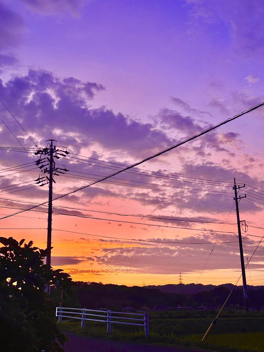 Vfq8og7F4blwZxZ's tweet photo. #イマソラ
#マジックアワー
#加工一切なし https://t.co/BLdjPgS14P