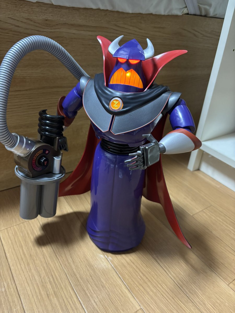 lightning____95's tweet photo. ディズニーストアのザーグ様カッコよすぎる…
 #トイストーリー
 #ザーグ
 #ディズニーストア https://t.co/LdtlyqTrQw
