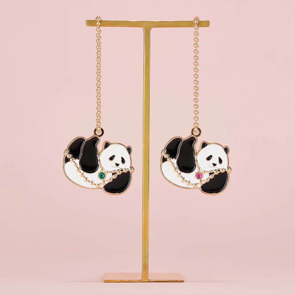 UENO_Info's tweet photo. 【🐼パンダ情報🐼】「徹子の部屋」は今年2月に50周年を迎えました。これを記念して7月29日(水)より、「『徹子の部屋 50周年展』～愛を込めて～」が日本橋高島屋S.C. 本館8階ホールで開催されます。

青山デカーボから、特別な『徹子の部屋缶』が発売されるそうです。

▼詳細
https://t.co/fUzIjvMjAB https://t.co/Xh6K9FW6dI