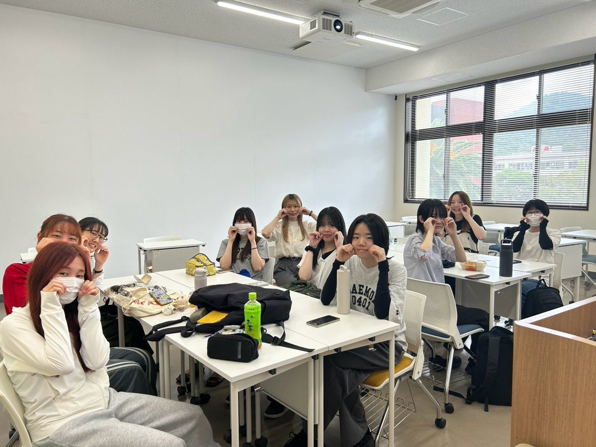 bonsaigirlsp's tweet photo. こんにちは！！
先日、毎週恒例の昼ミーティングを行いました☺️
今後のワークショップに向けてメンバーみんな頑張っています🍀 https://t.co/tgv8PJgFcn