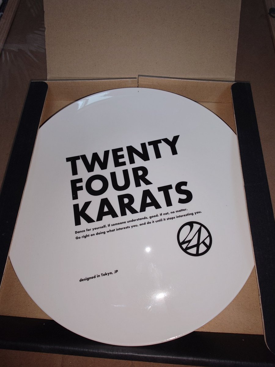 yasu86860102's tweet photo. 中古品で24karatsの皿が売ってた（笑）
迷わずにレジにて会計🧾
使うより飾る？🤔 https://t.co/Z11qYpfPx1
