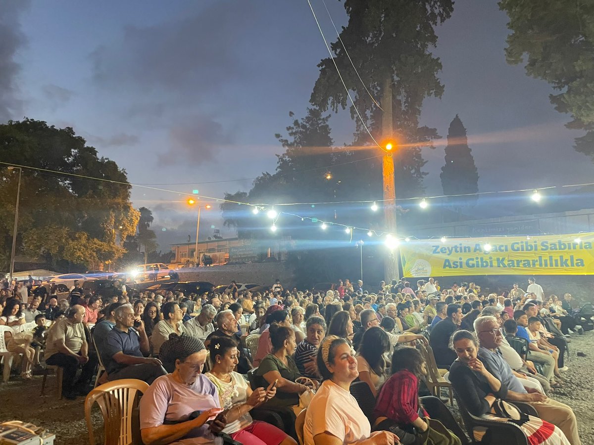 hataytoplumsal's tweet photo. Defne'nin Dalında Barış, Köklerimizde Direniş Var şiarıyla Evvel Temmuz Kültür Sanat Festivali Harbiye'de Şelale Yürüyüşü ve Halk Şenliği ile tamamlandı.
Duvarlarda yazan sözü söylüyoruz: Ma Rıhna Nıhna Hon!
#EvveltemmuzKSF
#EvvelTemmuzKültürSanatFestivali https://t.co/S4Z1BulvfC