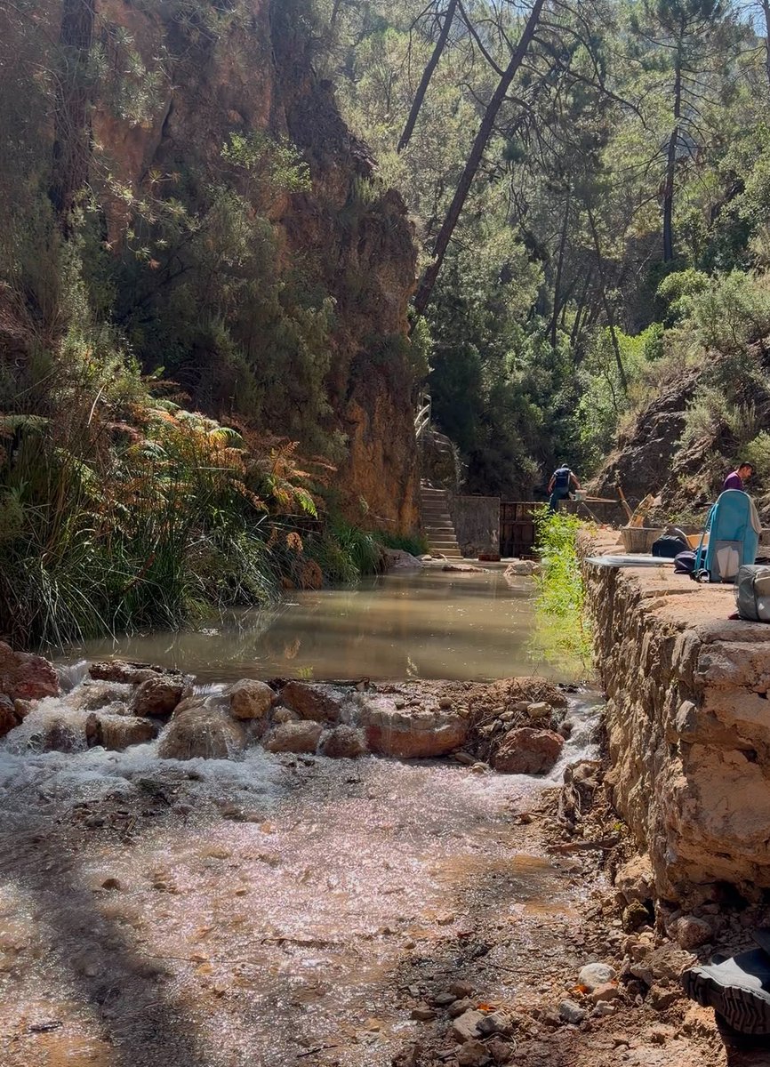 ErikDom83's tweet photo. Visitamos con nuestro alcalde @MarioNavMun, las obras de limpieza y adecuación de las Pozas de #Hornos.
Una actuación que recupera y pone en valor un espacio natural muy atractivo para los vecinos y visitantes. Otro ejemplo más del buen trabajo de nuestros acaldes✅ https://t.co/yJYkJLq6Uv