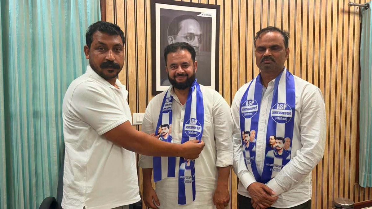 ShivamKuma16545's tweet photo. बड़ी खबर: नजीबाबाद में AIMIM को लगा बड़ा झटका!
दुआ फाउंडेशन के राष्ट्रीय अध्यक्ष व AIMIM प्रदेश महासचिव अब्दुल्ला गुलज़ार ने थामा आज़ाद समाज पार्टी (कांशीराम) का दामन। राष्ट्रीय अध्यक्ष चन्द्र शेखर आजाद जी ने दिल्ली में दिलाई सदस्यता।
#AIMIM #AzadSamajParty #ChandraShekharAzad https://t.co/GMaH4KoZhF